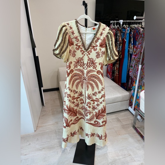 Farm Rio: Off-White Milani Euroflax™
Premium Linen Maxi Dress - Picture 10 of 11